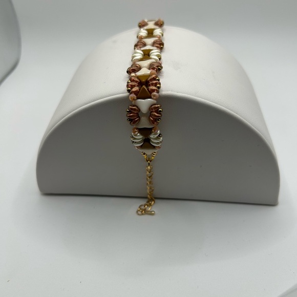 Elegant Orange and Gold Beaded Bracelet - Picture 4 of 4